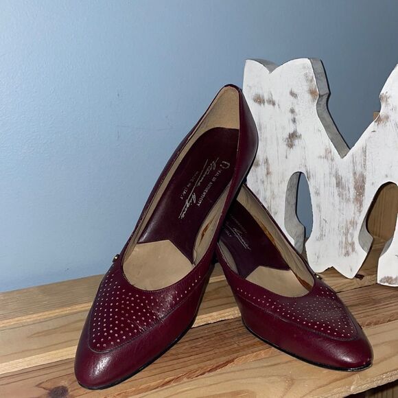 Vintage Authentic Etienne Aigner Burgundy Heels - Picture 1 of 6